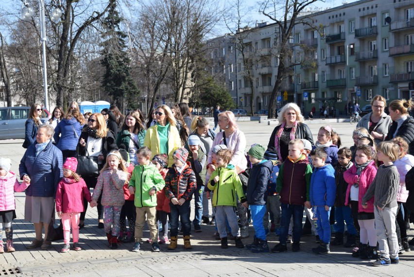 „Przystanek autyzm” to happening w Dzień Autyzmu na placu...