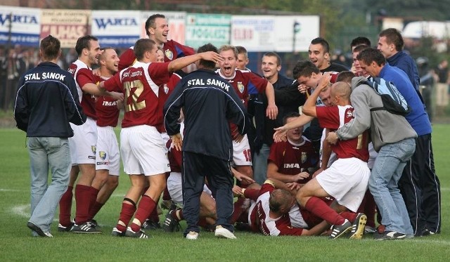 W sezonie 2006/2007 Stal Sanok wyeliminowała z Pucharu Polski Legię Warszawa i całe miasto świętowało ten sukces do rana