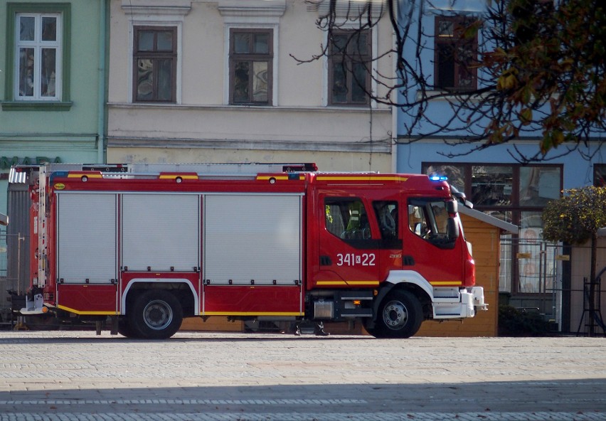 Nowy Sącz. Wozy strażackie na Rynku. To nie były ćwiczenia [ZDJĘCIA]