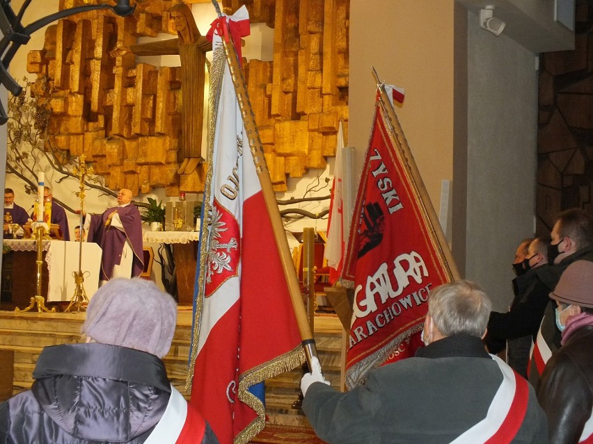 Podczas rocznicowej mszy św. w kościele Wszystkich Świętych...