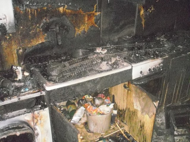 Strażacy ze Sławna gasili pożar mieszkania.