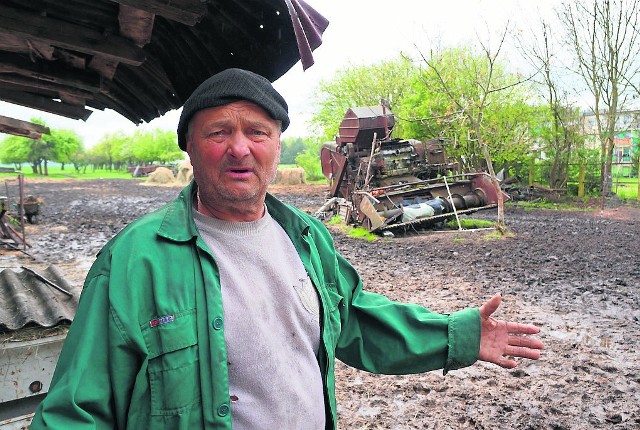 Byczy i śmierdzący problem w wiosceJan Ciesielski jako jedyny we wsi hoduje stado bydła.