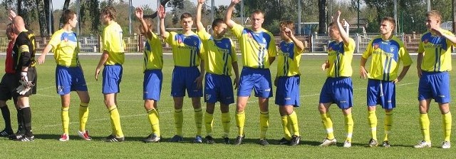 Piłkarze ostrołęckiej Korony HiD walczą o pozostanie w rozgrywkach IV ligi.