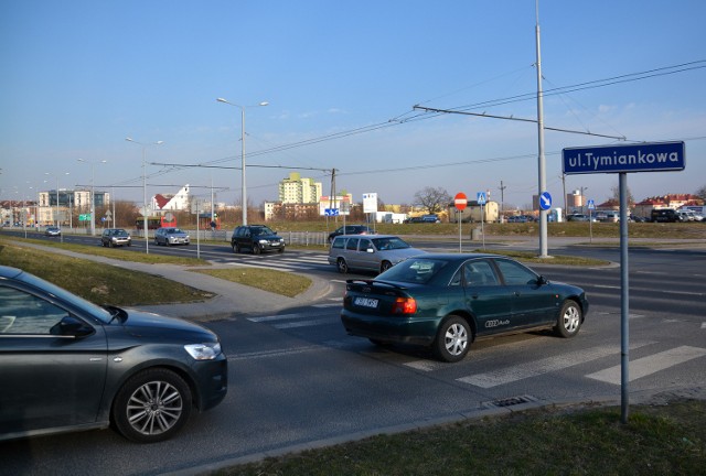 W styczniu 2014 r. na przejściu przez ul. Jana Pawła II na wysokości Tymiankowej został potrącony pieszy, w 2011 r. zginął tam rowerzysta 