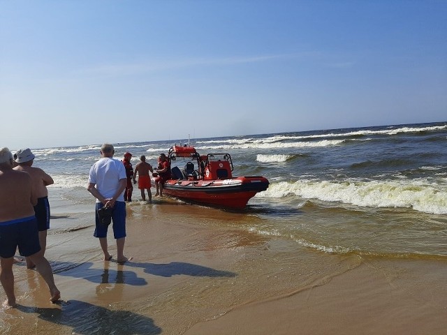 Służby nad Zatoką Gdańską - dziecko i matka w wodzie