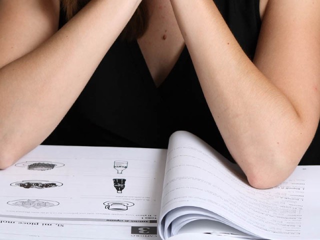 Maturzyści uczą się do egzaminów. A jak radzą sobie ze stresem związanym z egzaminami?
