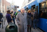 Kraków. Prezydent liczy ludzi w tramwajach, gdy przejeżdża koło nich. "Poza szczytem jedna, dwie osoby w tramwaju"