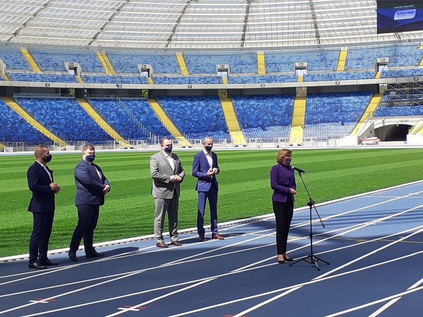 Na konferencji na Stadionie Śląskim zaprezentowano medale...