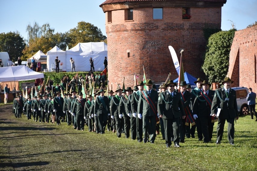 Ogólnopolski Hubertus 2022 w Malborku. Myśliwi i leśnicy z całej Polski spotkali się na terenach zamku