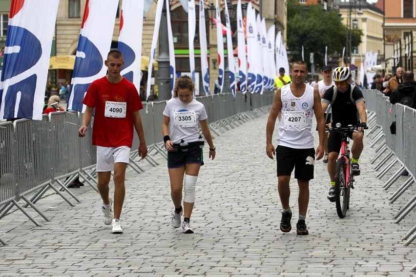 Maraton Wrocław - ZDJĘCIA - zawodnicy z numerami 4201 - 4500