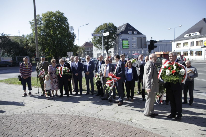 Uroczystości na skwerze Solidarności w Opolu.