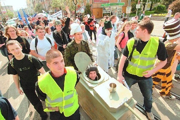 Bydgoscy studenci maszerują ulicami miasta