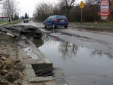 Jednak się dało! Znika wielka kałuża na Wjazdowej  