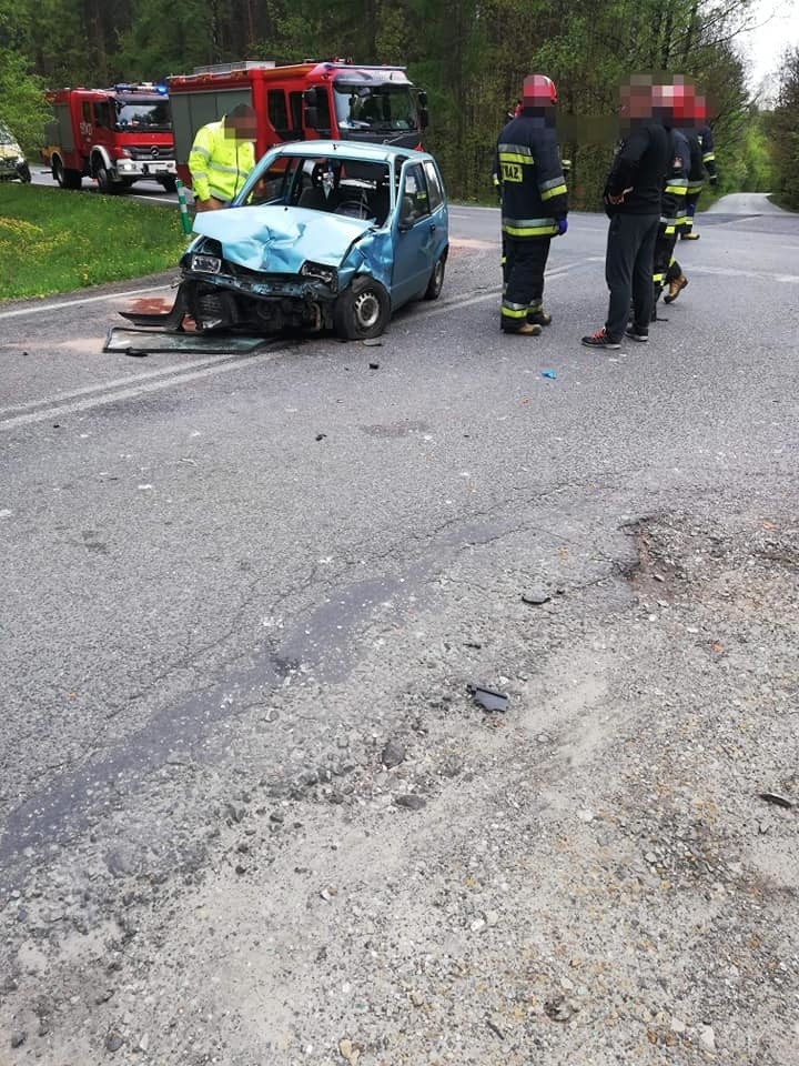 Wypadek w Olkuszu. Na skrzyżowaniu zderzyły się dwa samochody. Jedna osoba trafiła do szpitala