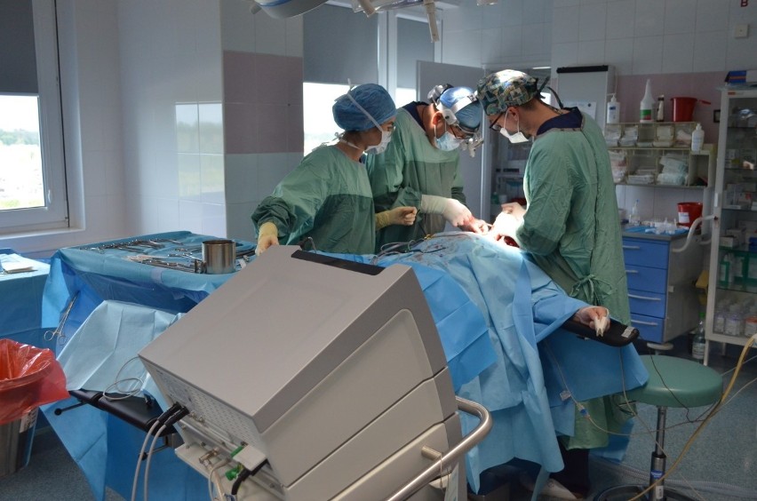 Lekarze ze szpitala na Józefowie w Radomiu w czasie jednej operacji usunęli nowotwór i zrekonstruowali język. Chory wraca do zdrowia