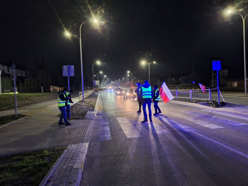 Protest rolników na drogach dojazdowych do Kielc. Byli tu przez całą noc. Zobaczcie zdjęcia