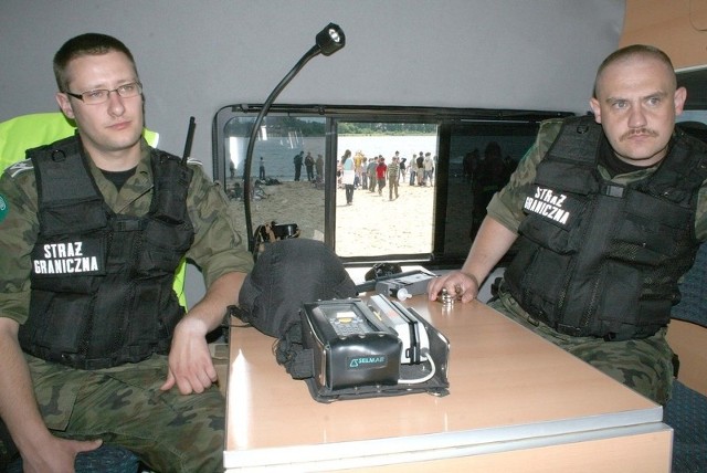 Region radomski patrolują miedzy innymi Radosław Grudzień (z lewej) oraz Mariusz Steblik z Nadwiślańskiego Oddziału Straży Granicznej.