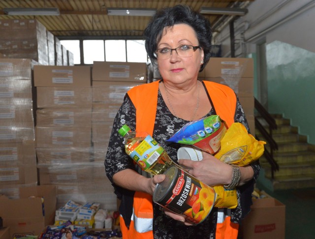 - W weekendowej zbiórce pomagało 1800 wolontariuszy. Teraz zebrane dary są sortowane i ważone w magazynie Radomskiego Banku Żywności. Na święta trafią do potrzebujących – mówi Anna Głogowska z Radomskiego Banku Żywności. 