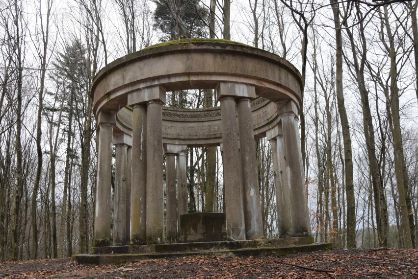 Panteon w Biesowicach. Wiemy dla kogo wybudowano ten monument [zdjęcia]