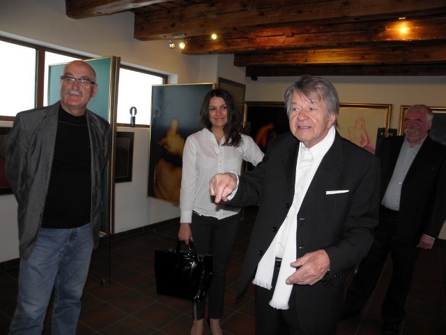 Janusz Trzebiatowski lubi zapraszać gości do galerii przy Sukienników, gdzie znajdują się jego prace