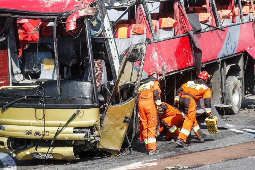 Podkarpacie. Tragiczny wypadek autobusu w Leszczawie Dolnej,...