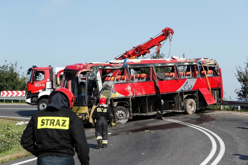 Podkarpacie. Tragiczny wypadek autobusu w Leszczawie Dolnej,...