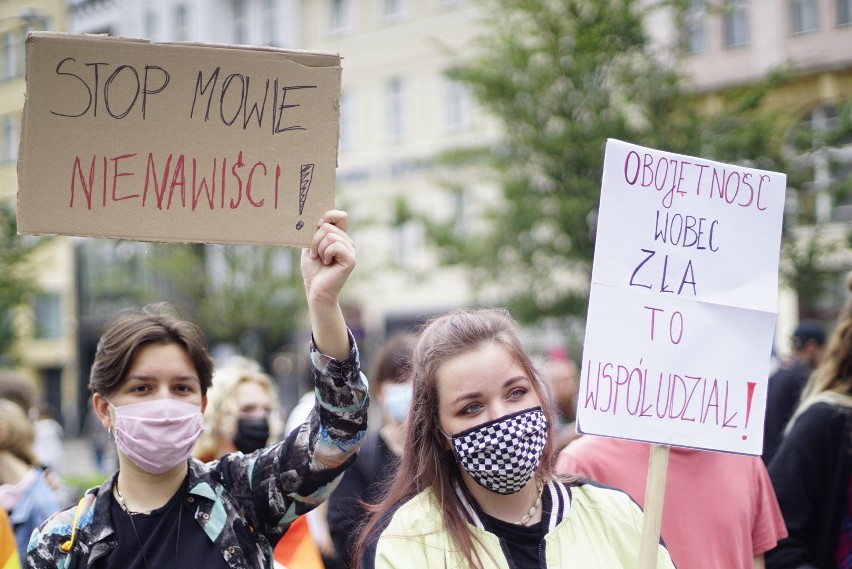 Protest przeciwko "Karcie Nienawiści Andrzeja Dudy" na placu...