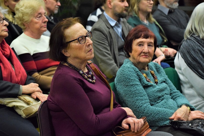 Spotkanie z Wojciechem Rogacinem w Książnicy Podlaskiej. Autor biografii Zełenskiego przybliżył białostoczanom postać prezydenta Ukrainy 