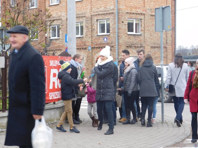 Policja w tym czasie prowadzili działania profilaktyczne, w których udział brali również harcerze.