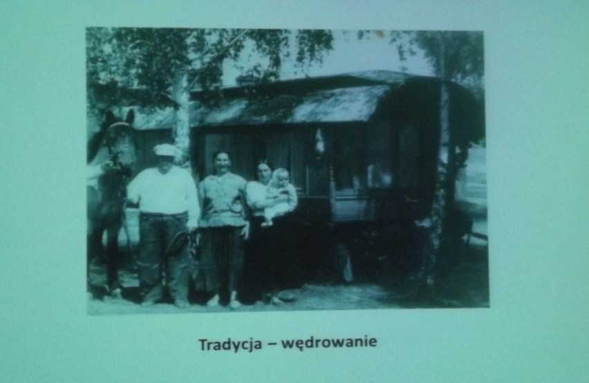 Niedziela z "Pożegnaniem taboru". Zwiedzanie wystawy fotografii w Muzeum Dialogu Kultur