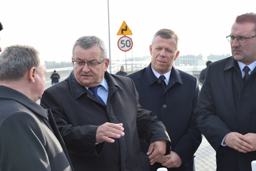Otwarto nowy wiadukt kolejowy w gminie Krzeszowice z udziałem ministra. Samochody jadą nad torami [ZDJĘCIA]