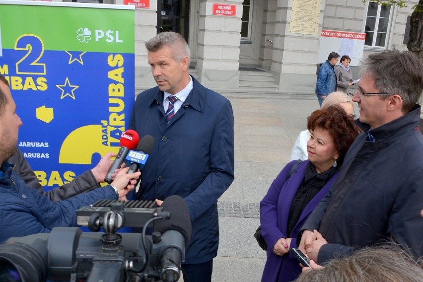 Prezydent Kielc Bogdan Wenta udzielił poparcia Adamowi Jarubasowi, kandydatowi do europarlamentu z Koalicji Europejskiej (ZAPIS TRANSMISJI) 