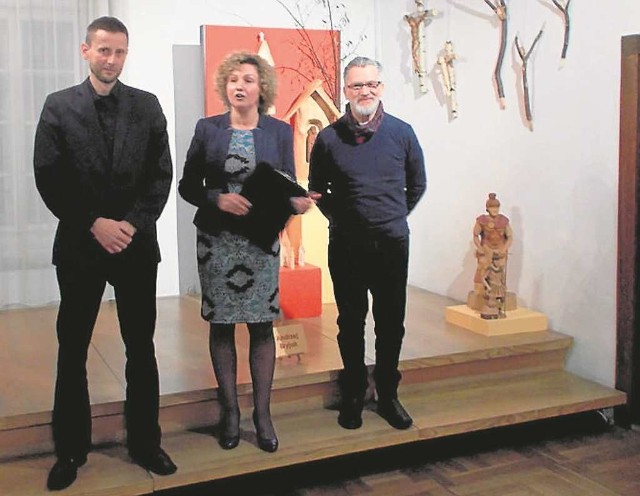 Od lewej: Andrzej Bryjak, Bożena Kobiałka (dyrektor muzeum) i Stanisław Pietruszka