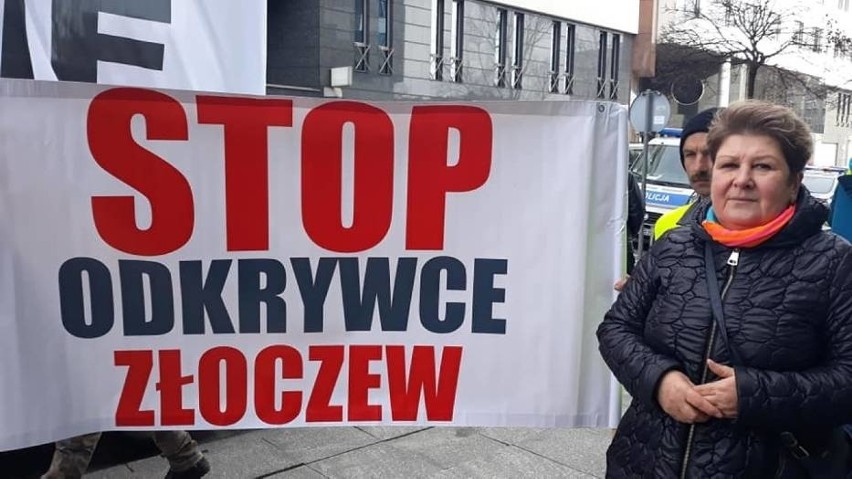 Odkrywka w Złoczewie. Przeciwnicy pikietowali w Warszawie. "Zależy nam, by nie powstały żadne nowe odkrywki" ZDJĘCIA