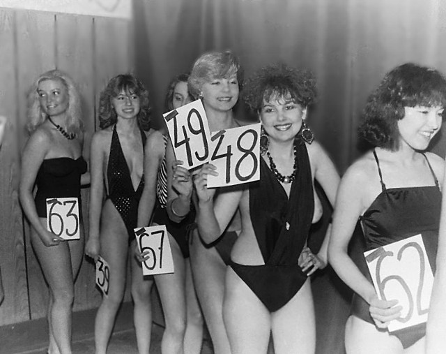Wybory Miss Ziemi Łódzkiej były nie tylko wielkim festiwalem urody, wdzięku i elegancji z wielka sceną i wybiegiem w świetle reflektorów.Dla setek pięknych łodzianek była to szansa na realizację swoich marzeń o zdobyciu korony miss i dalszej karierze.  Pierwsze wybory najpiękniejszej łodzianki odbyły się w 1957 roku, kolejne dopiero po 26 latach. 