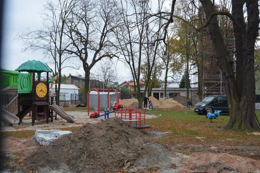 Renowacja zabytkowej baszty generała Klickiego w Łowiczu i otaczającego ją parku [ZDJĘCIA] 