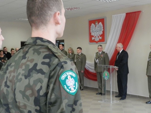 10 lutego 2016 r. w Komendzie Nadodrzańskiego Oddziału Straży Granicznej w Krośnie Odrzańskim uroczyste ślubowanie złożyło 30 nowych funkcjonariuszy SG.