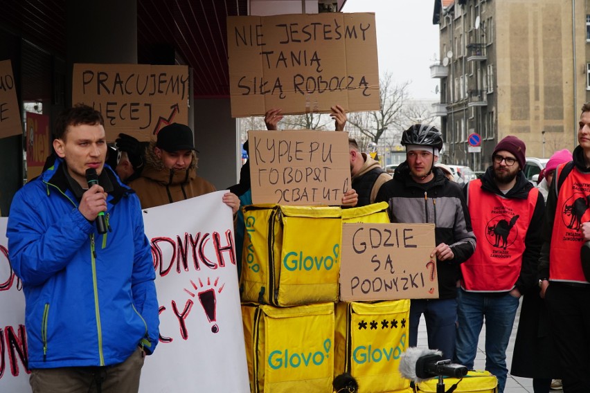 Poznańscy dostawcy jedzenia rozpoczęli dwudniowy strajk,...