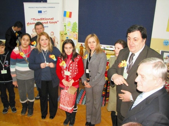 powitał młodzież z Rumunii i Turcji.