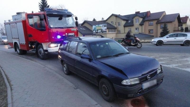 Nowy Sącz: Zderzenie trzech samochodów przy moście heleńskim [ZDJĘCIA]