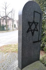 Bielsko-Biała: Sprofanowano pomnik upamiętniający żydów [ZDJĘCIA]