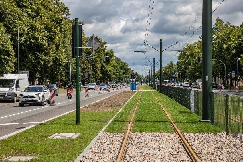 Kraków. Nowa Huta: Koniec remontu torowiska na ul. Ptaszyckiego. Pod koniec lipca powrócą tam tramwaje [ZDJĘCIA]