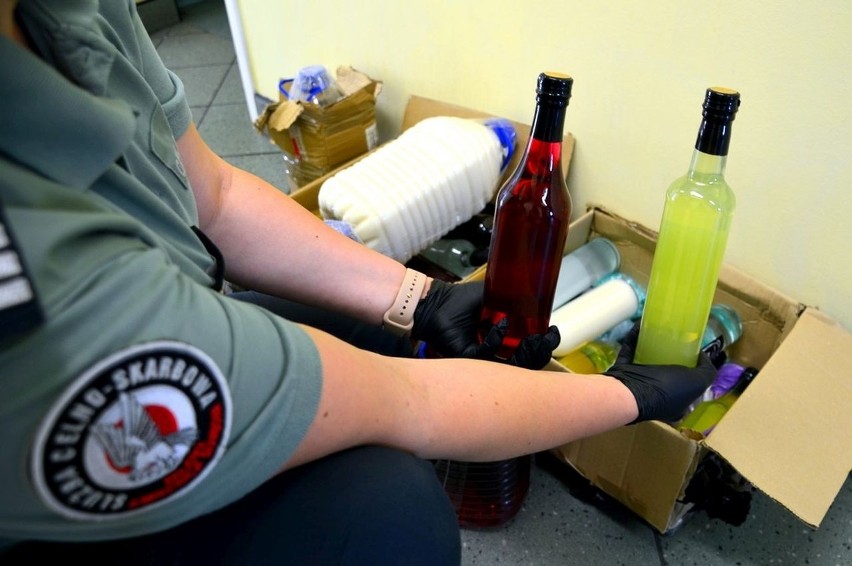 Nielegalny alkohol był w przesyłkach kurierskich