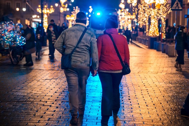 Ważne jest, aby ulice były przyjazne dla samych klientów i tu pojawia się konieczność np. przeanalizowania możliwości budowy dodatkowych przejść dla pieszych, co pozytywnie wpłynie na cyrkulację klientów. Dzięki temu ulice handlowe będą mieć szansę, aby stać się realną alternatywą dla centrów handlowych.