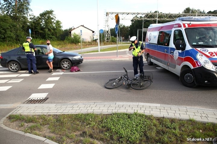 Wypadek na drodze krajowej 77 w Stalowej Woli. Ranna rowerzystka przewieziona do szpitala (ZDJĘCIA)