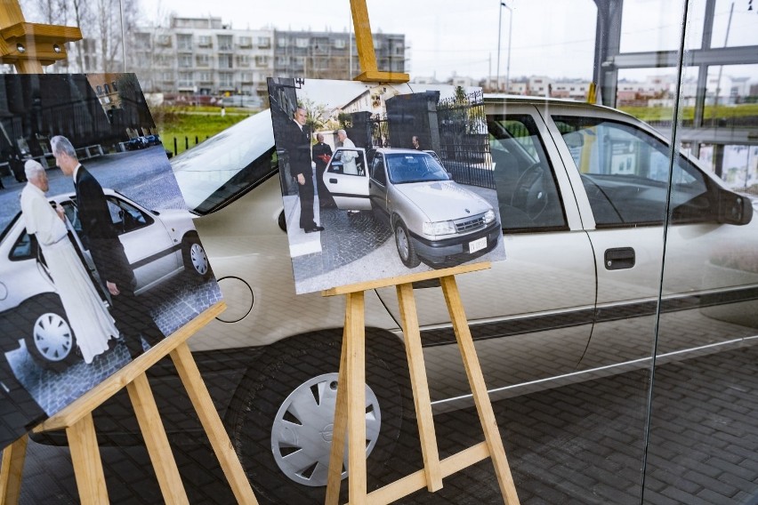 Opel Jana Pawła II jest relikwią drugiego stopnia