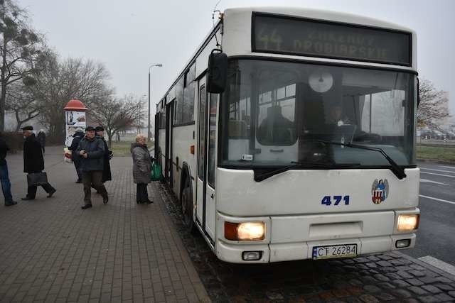 Autobus lini nr 44 przystanek ManhatanAutobus lini nr 44 przystanek Manhatan