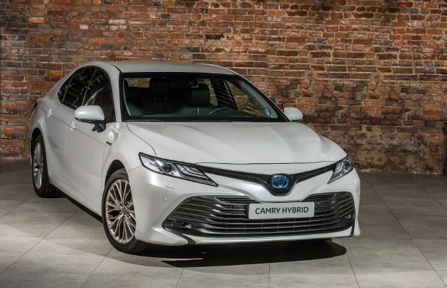 Toyota Camry kultowy sedan powraca do Europy po 14 latach przerwy. Model na rynek europejski będzie produkowany w Japonii. Pierwsze egzemplarze opuszczą fabrykę w styczniu, a w polskich salonach Camry zadebiutuje w maju przyszłego roku.Fot. Toyota