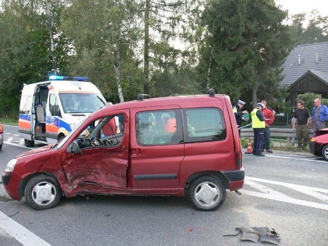 Kobietę z citroena zabrano do szpitala.