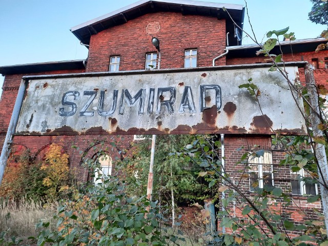 Dworzec PKP Szumirad oraz opuszczony domek dróżnika